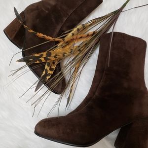 Previa Chocolate Brown Suede Booties Size 7.5